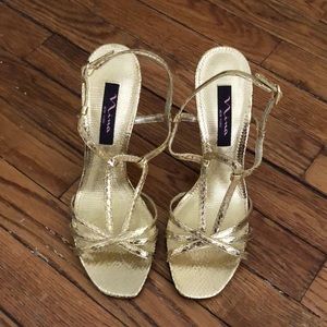 NWOT Nina Gold Heels
